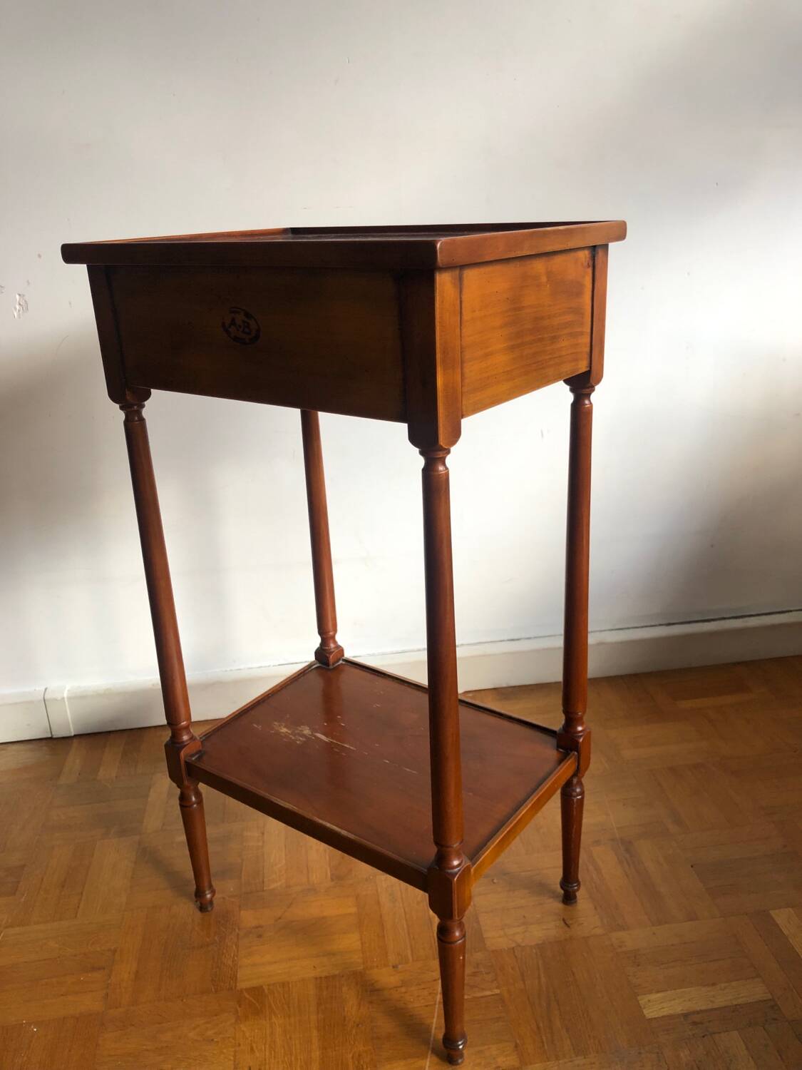 Classic bedside side table