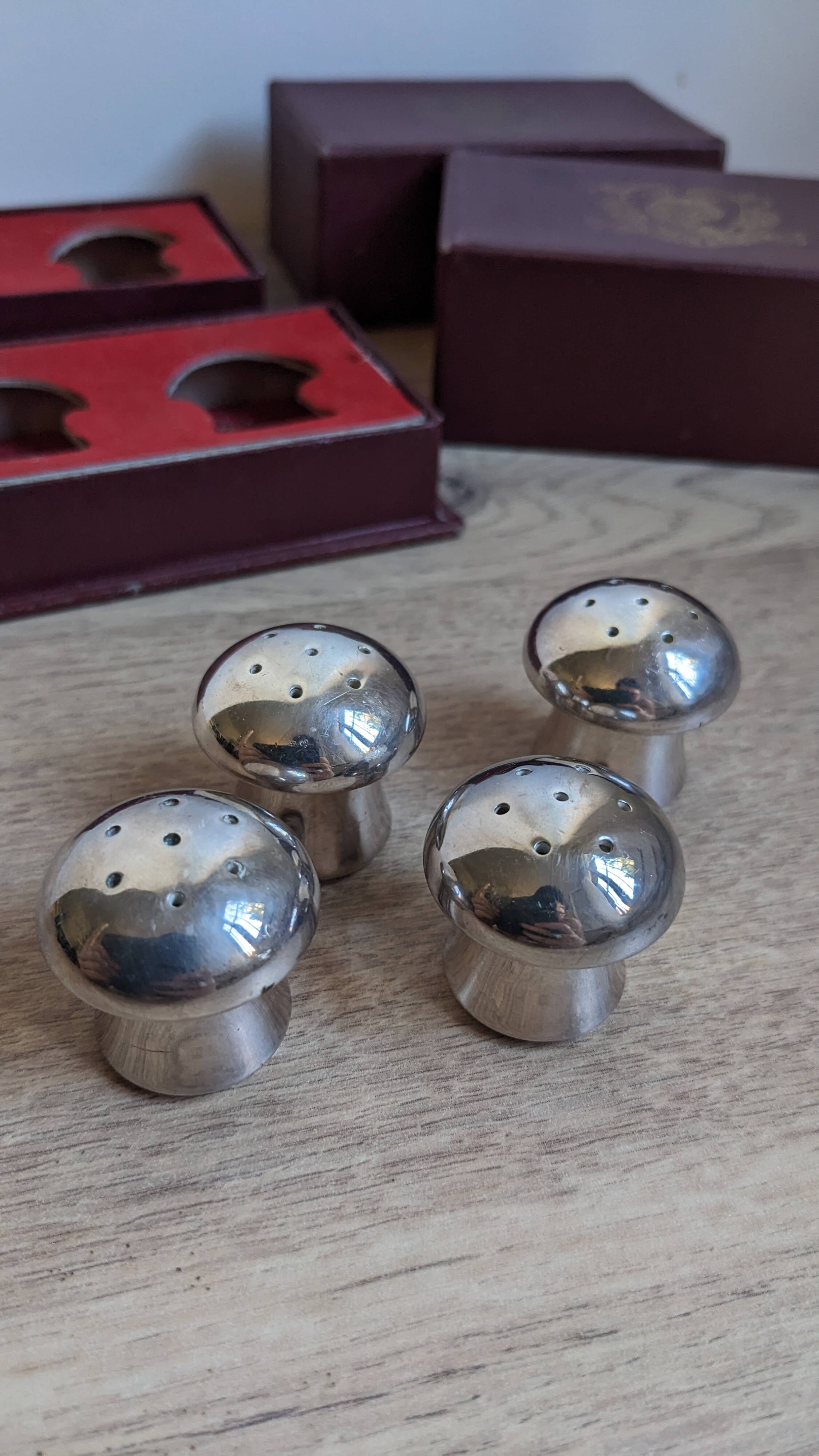 Silver salt and pepper shakers - Saint Médard