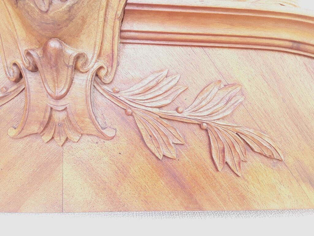 Pediment carved in walnut