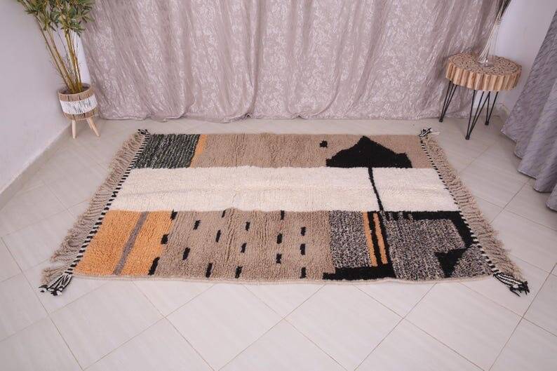 Handwoven pure wool rug, size 250 x 250 cm.