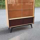Vintage showcase library