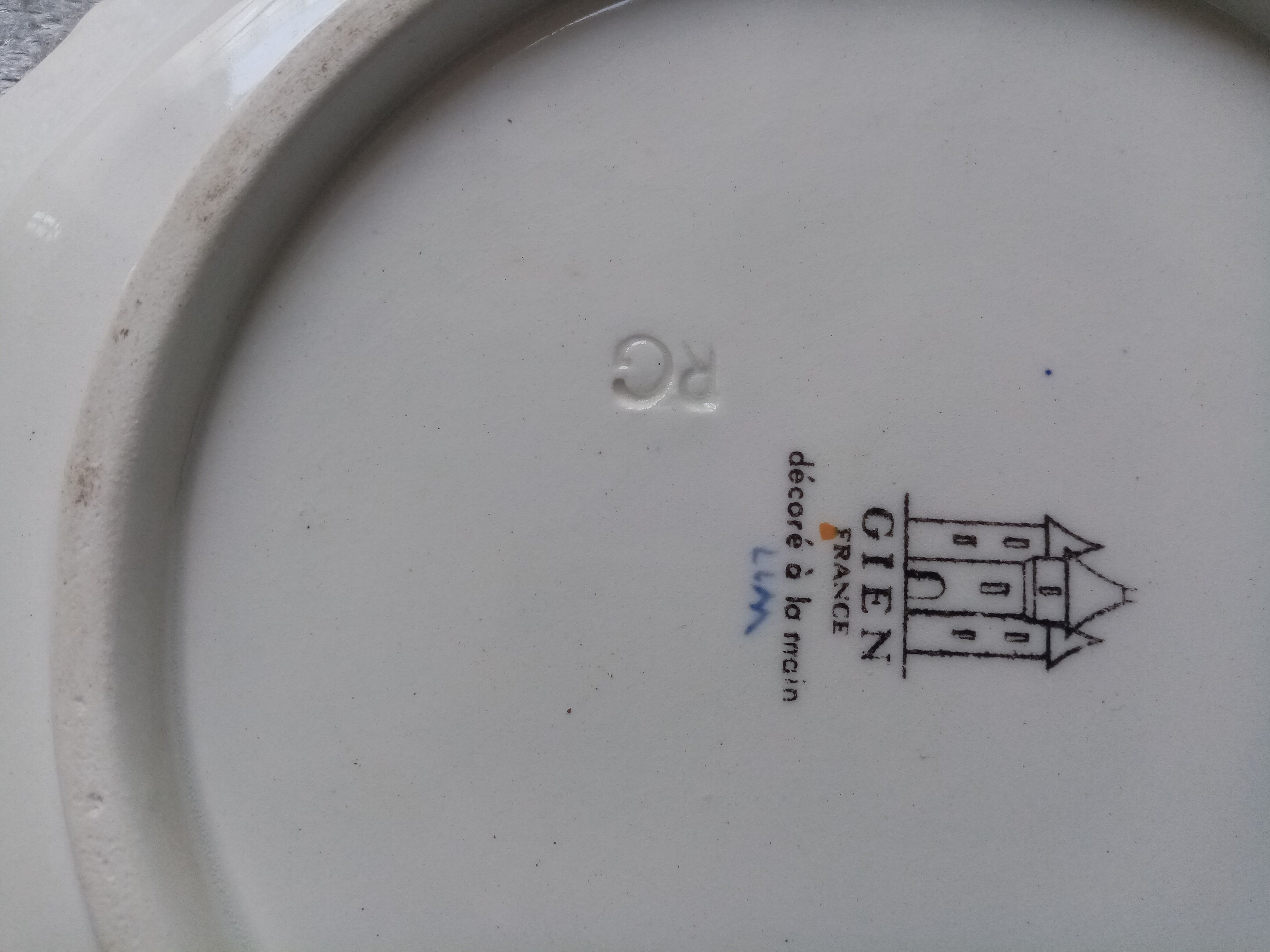 Wall dish in faience of gien model renaissance signed