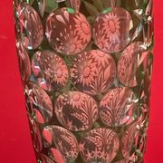 Carved crystal vase of green color - Work of Bruno LEHRER H : 25 cm