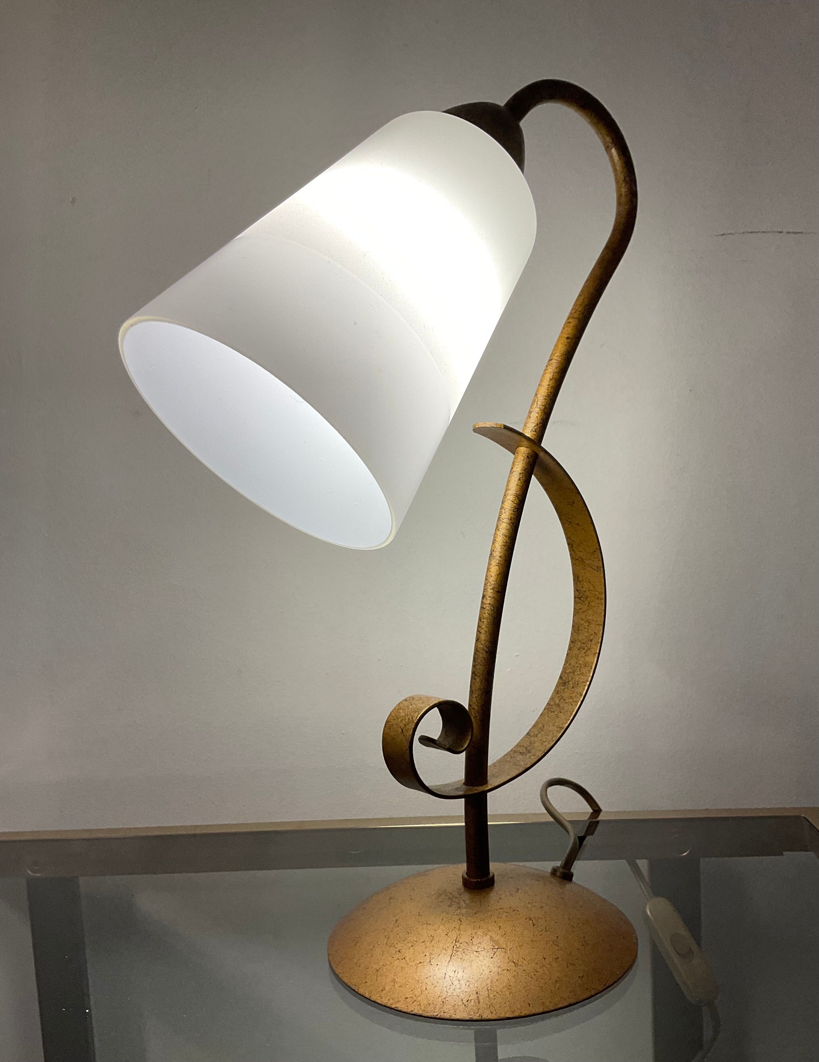Vintage lamp in wrought iron and opaline
