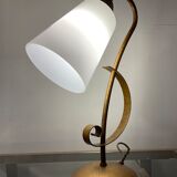 Lampe vintage en fer forgé et opaline