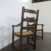 Paire de fauteuils rustiques en chêne assises paillées