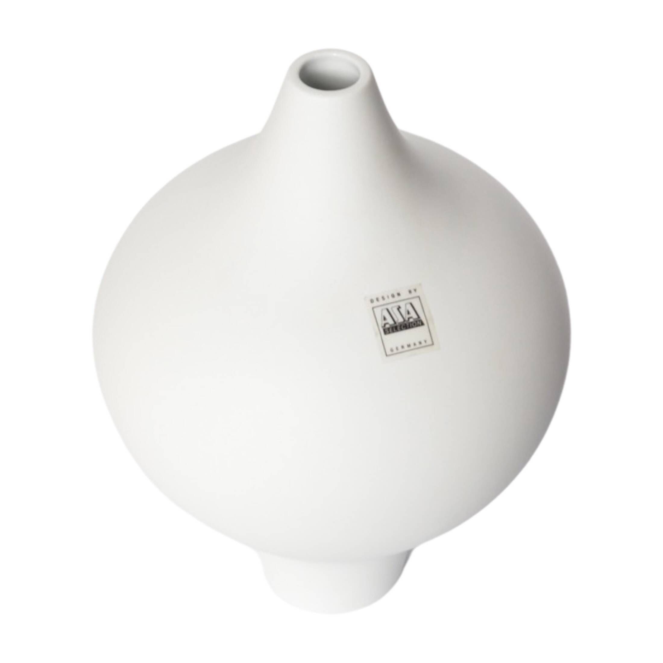 White, minimalist Asa vase, Germany, 1980s.