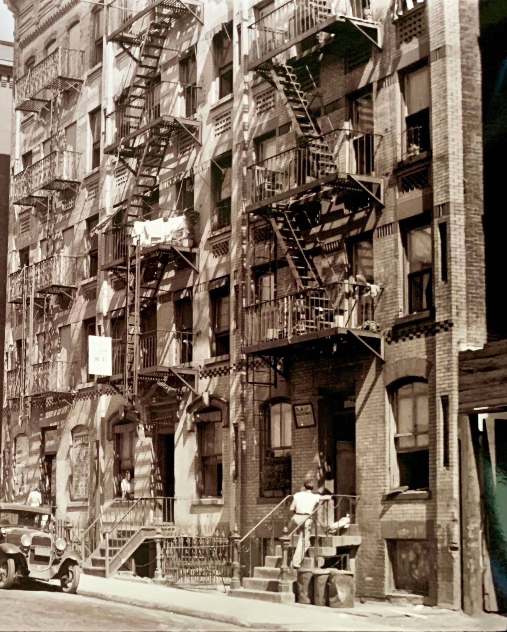 Manhattan Vintage — The raw charm of old New York.