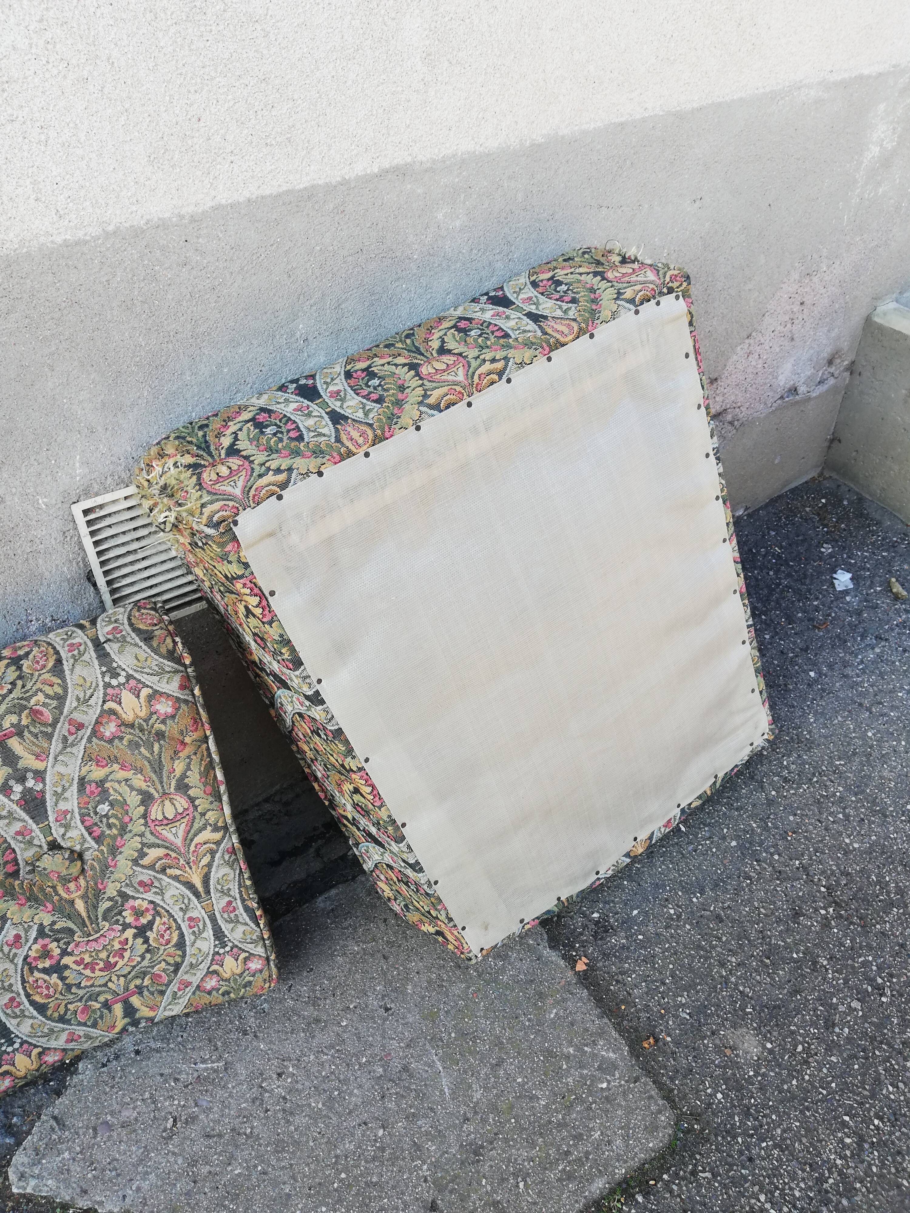 Armchair year 50 canage and compass foot