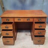 Nineteenth-century chest of drawers in mahogany.