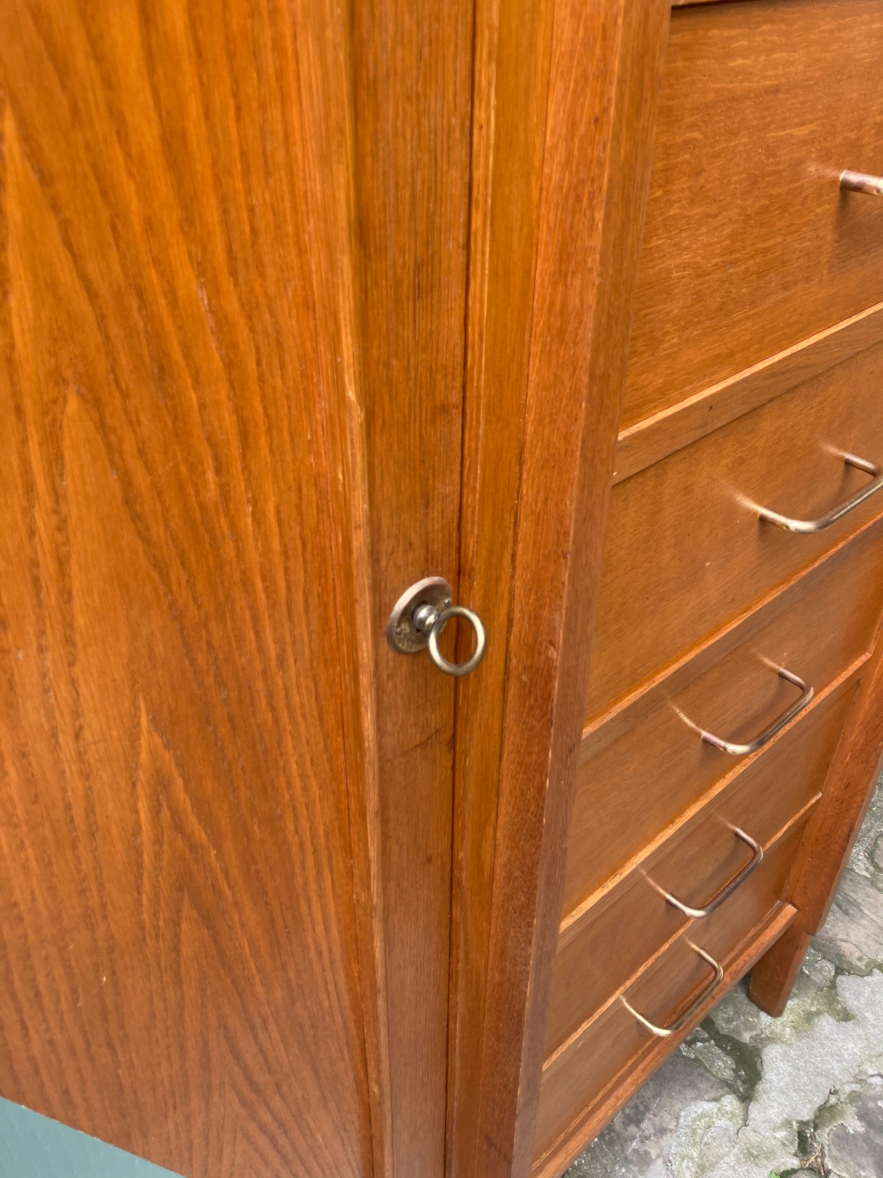 Asymmetrical cabinet