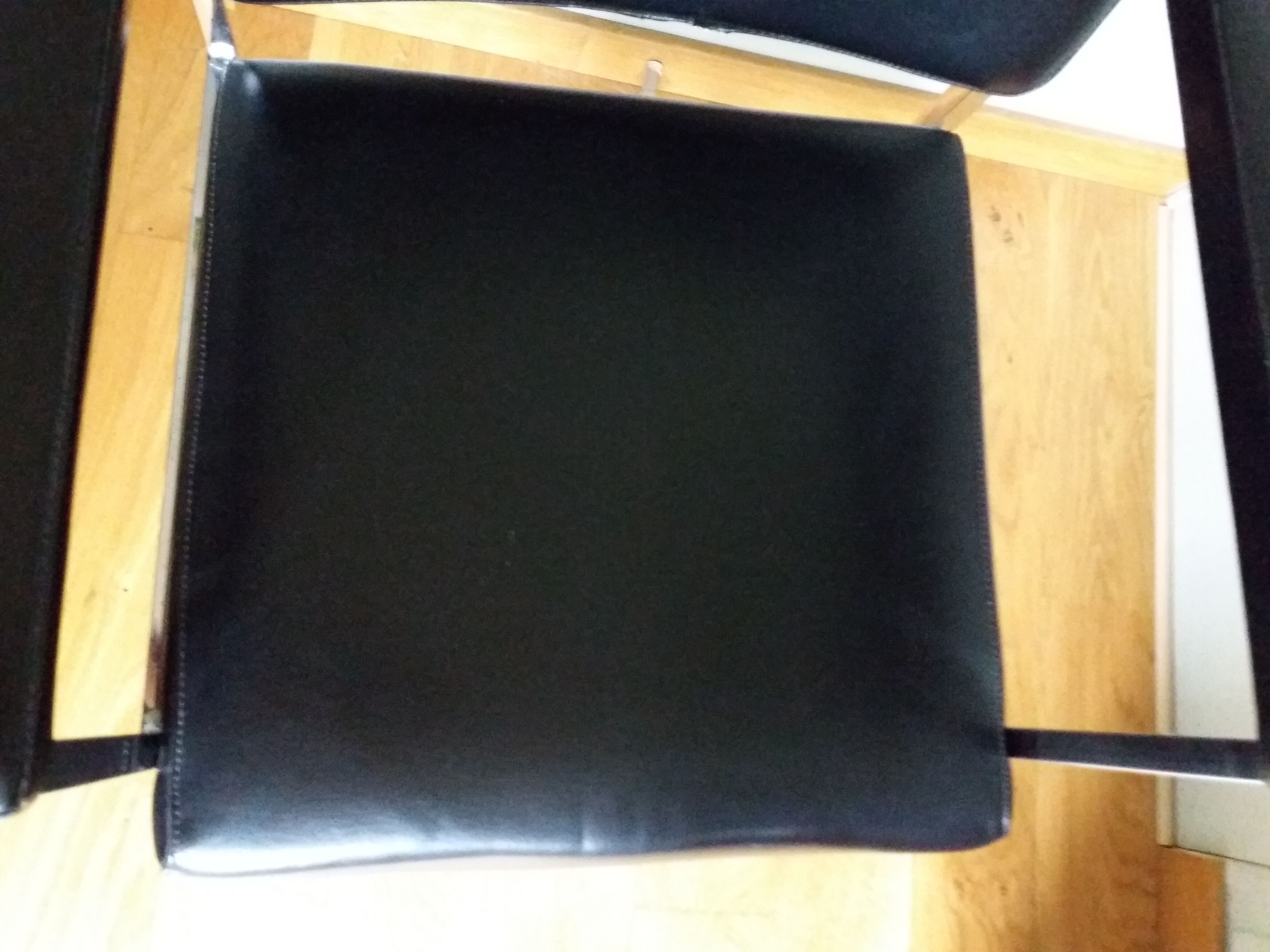 Swivel office chair Strafor with chrome metal and black faux leather.