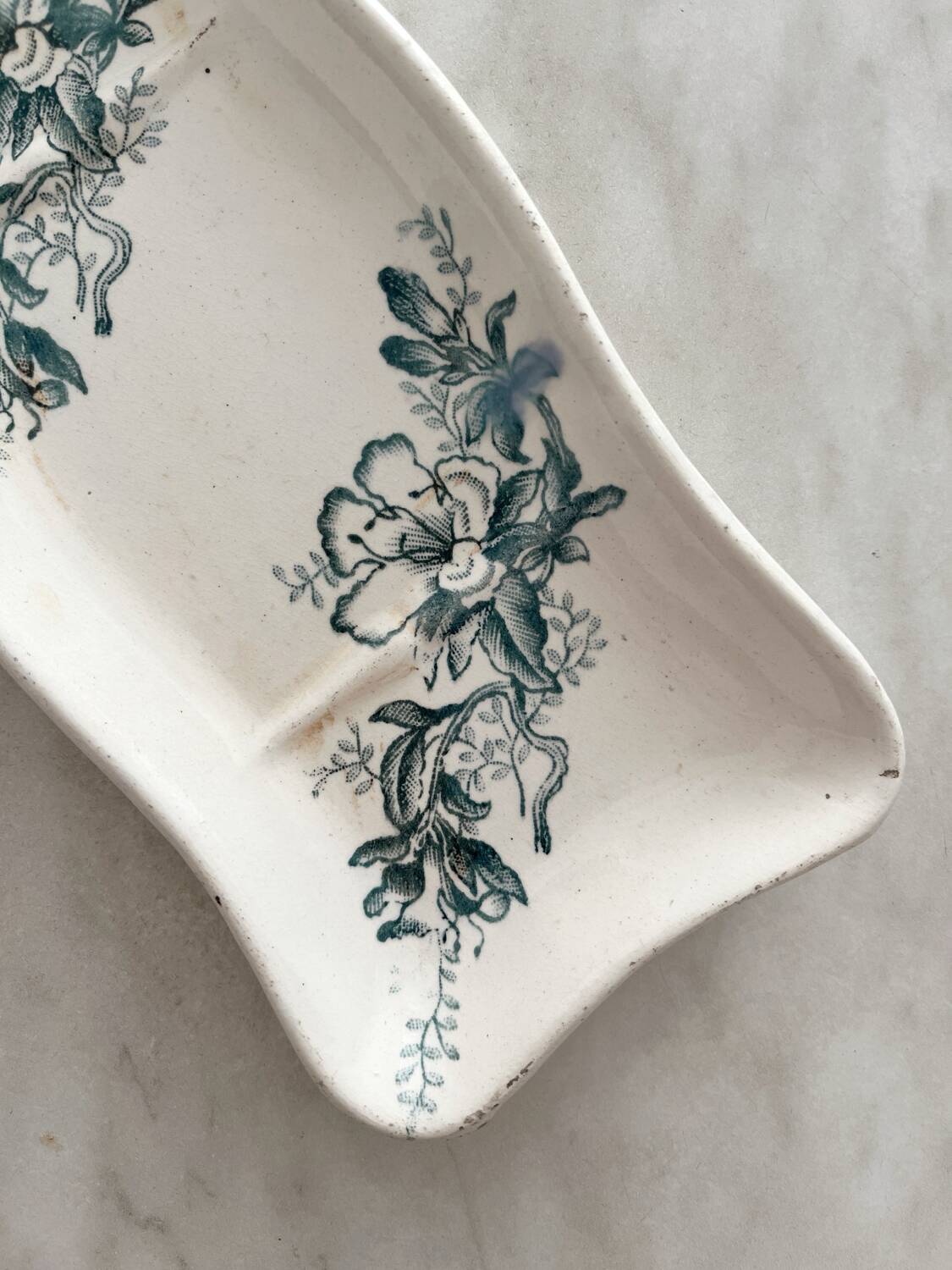 Empty pocket soap dish "Floréal" iron earthenware from Lyon