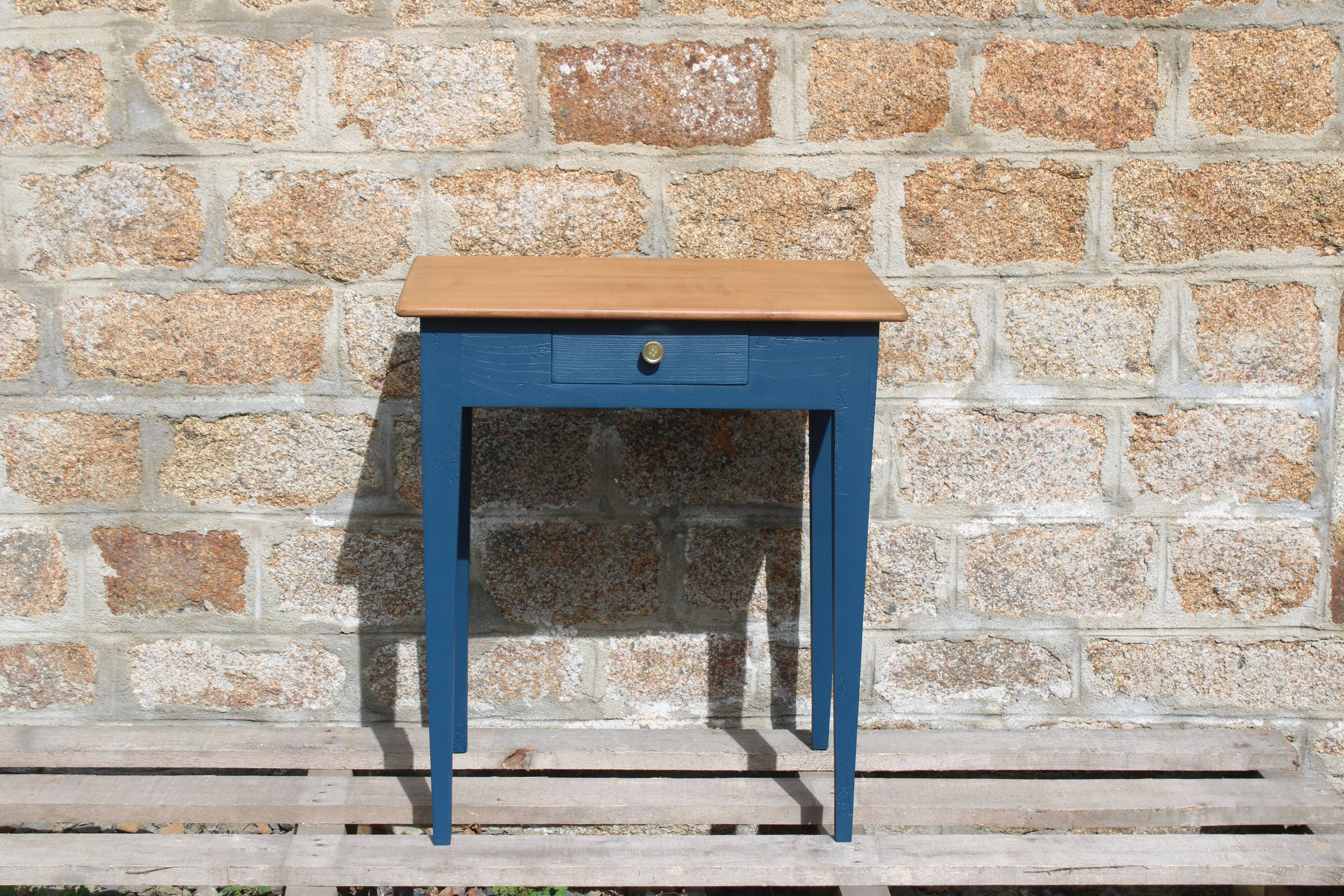 Table d’appoint ancienne rénovée – plateau bois naturel