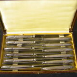 Coffret de douze couteaux de Paris