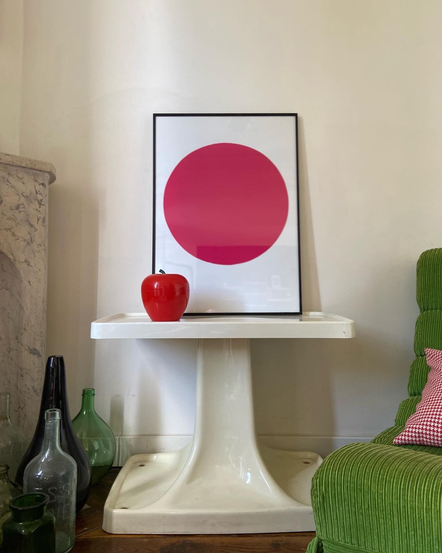 Thermoformed plastic table