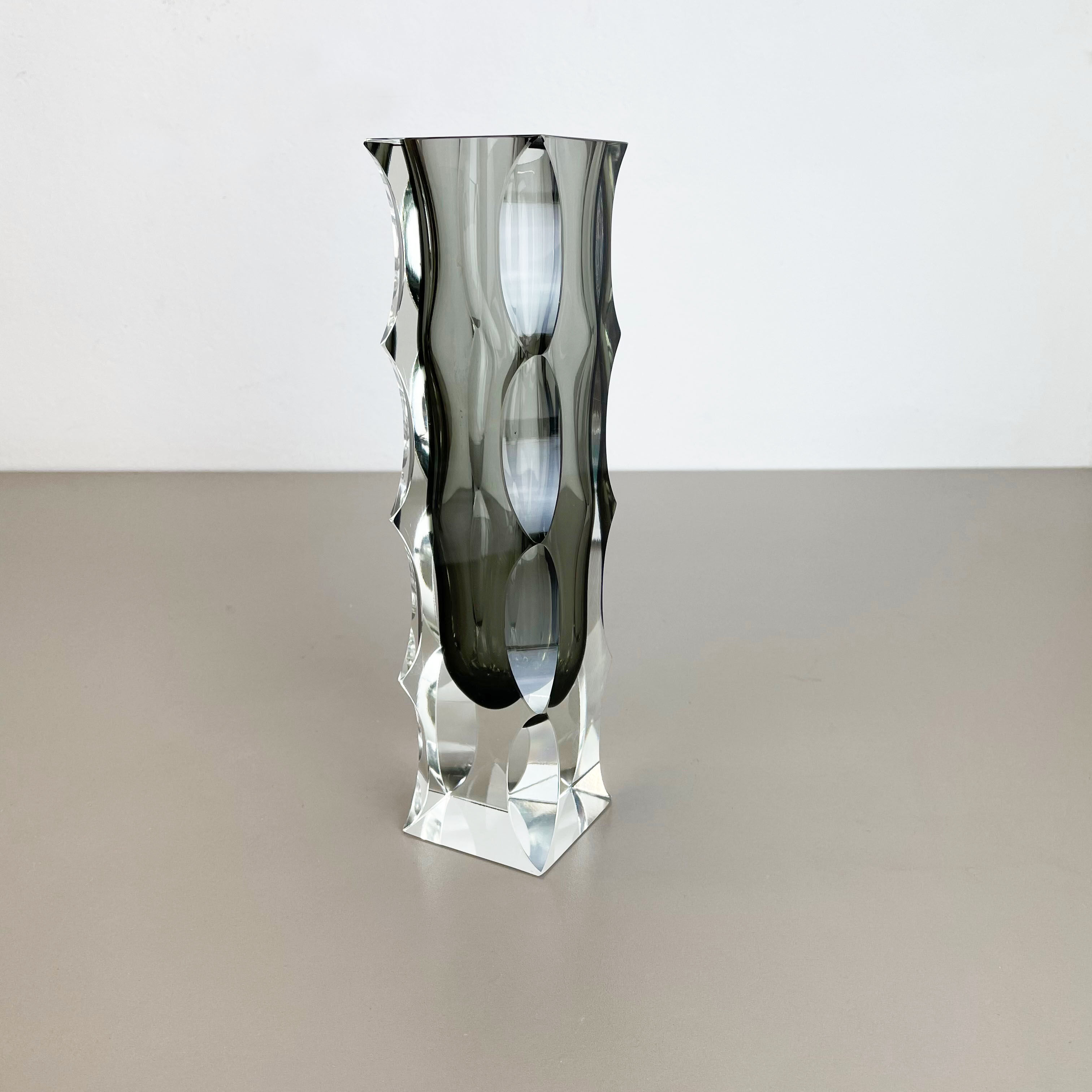 Extra Large Mandruzzato Faceted Glass Sommerso Vase Made in Murano, Italy 1970s