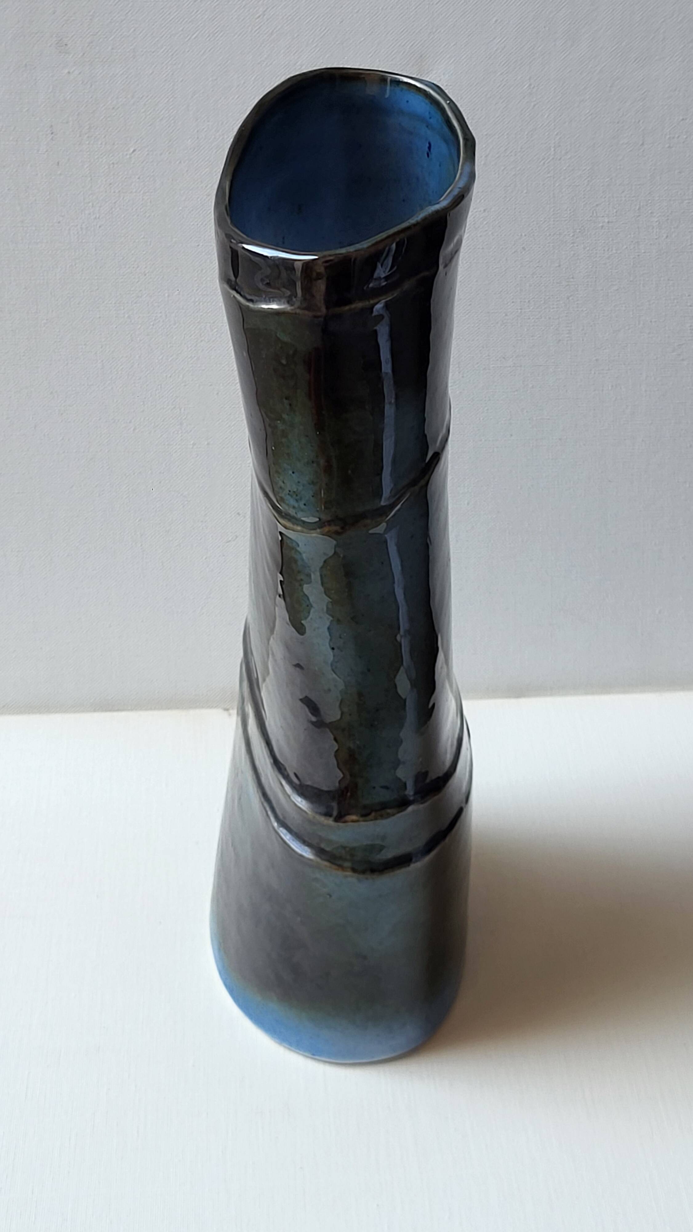 Virebent ceramic vase