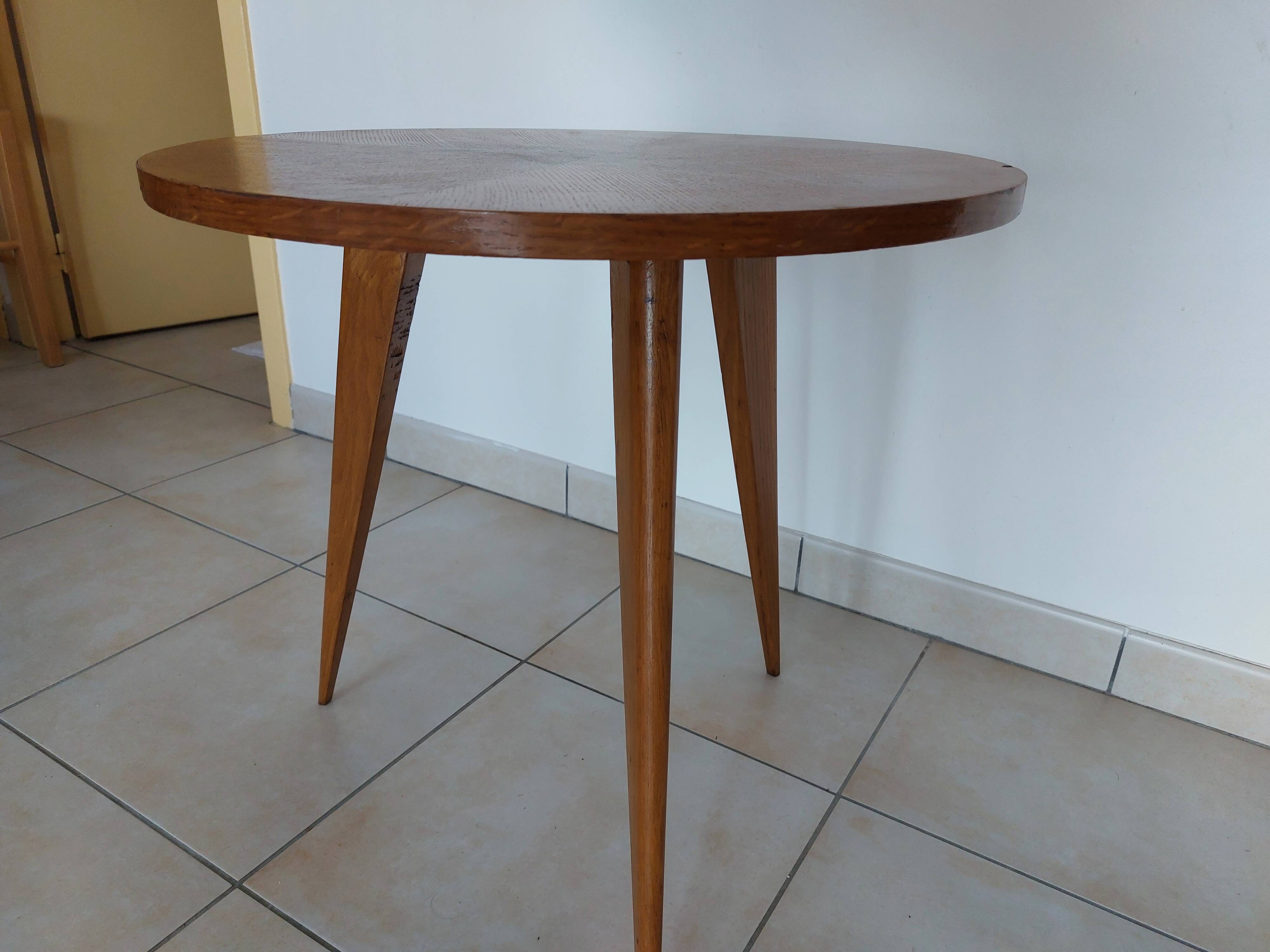 Tripod round coffee table