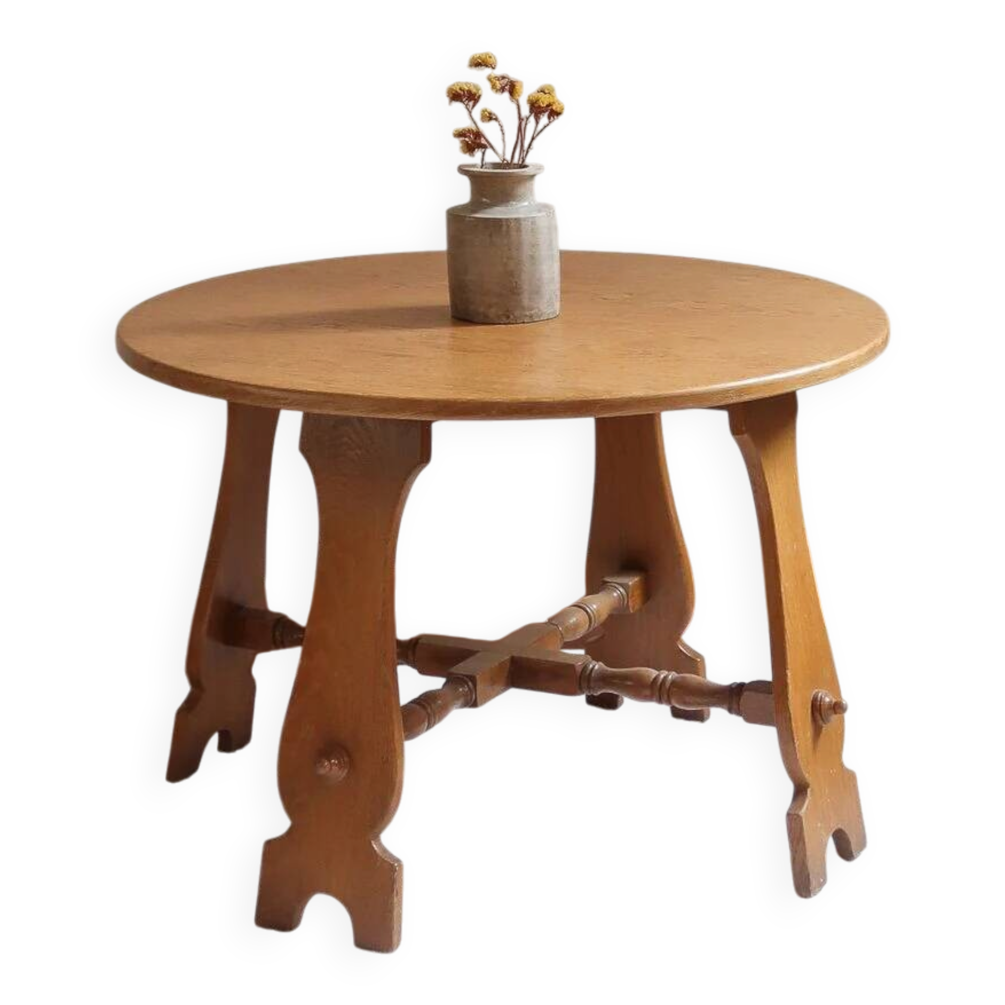 Round beech coffee table with curved legs, 1980s.