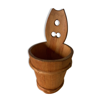 Wooden bucket