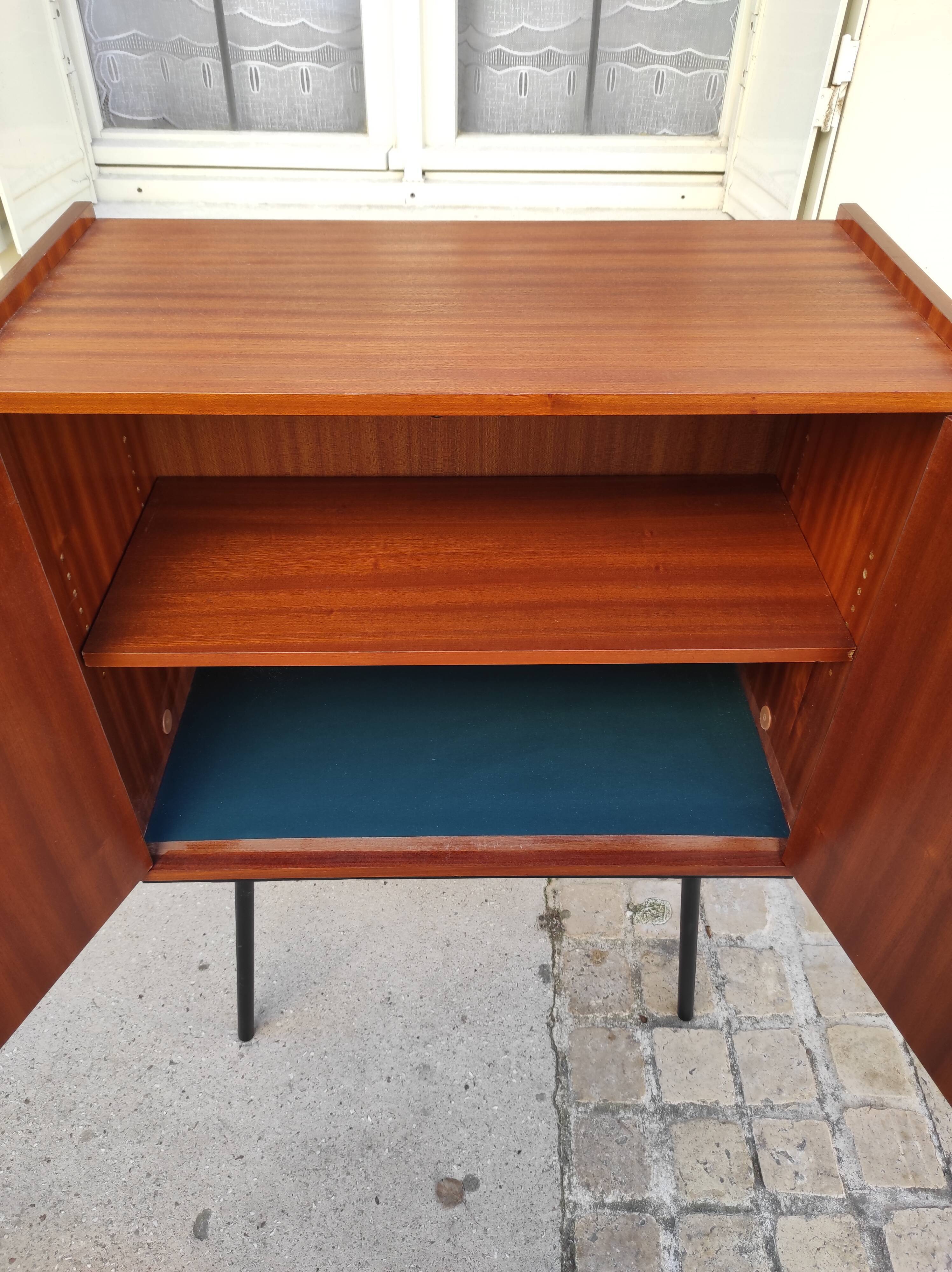 Piece of furniture on high compass feet