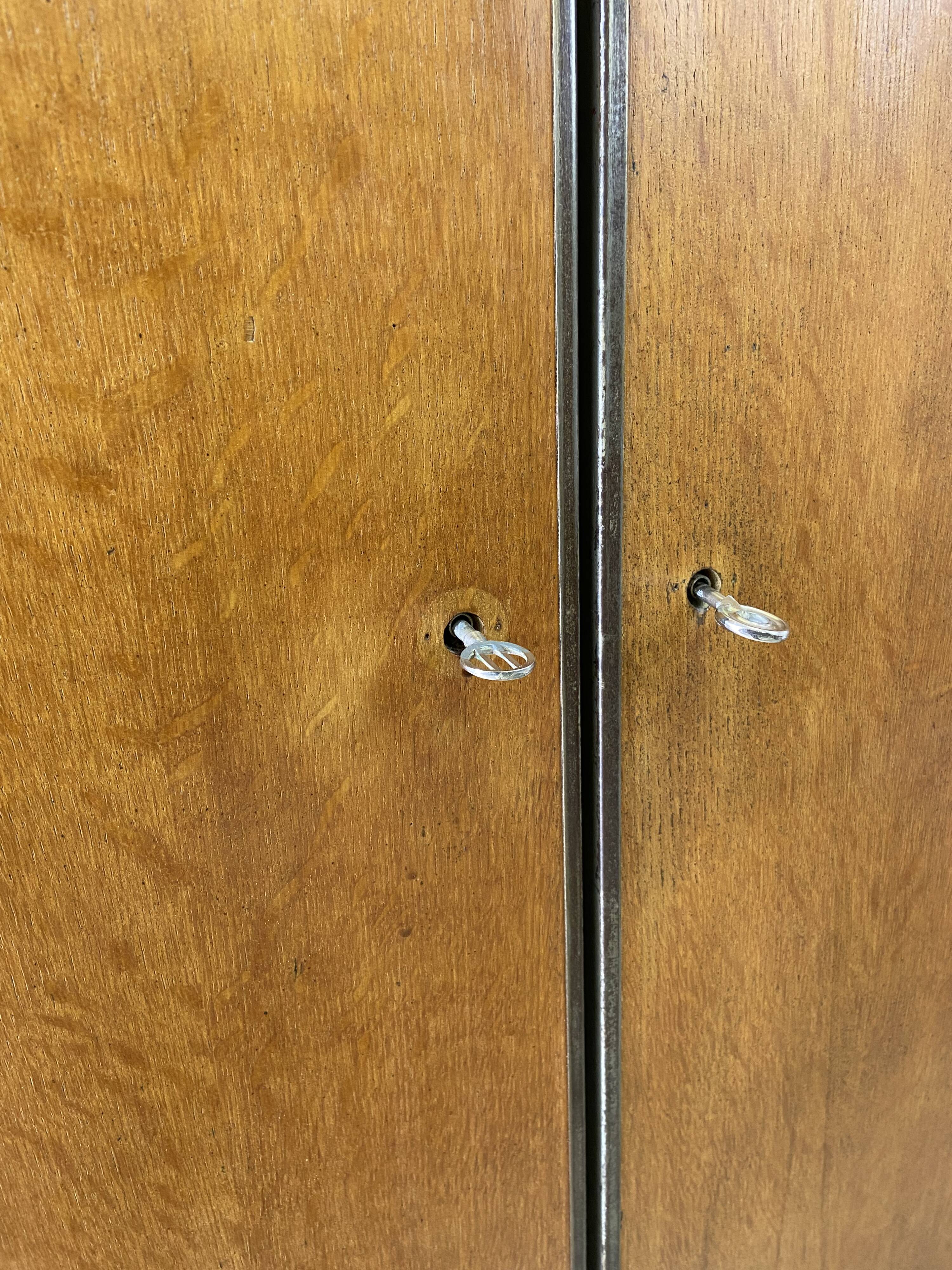 Armoire d'école vintage