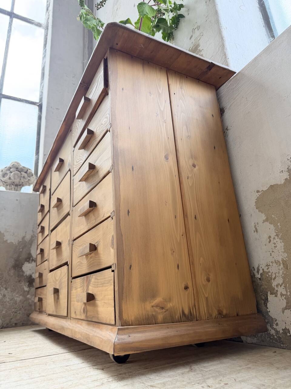 Meuble de métier en pin 1950