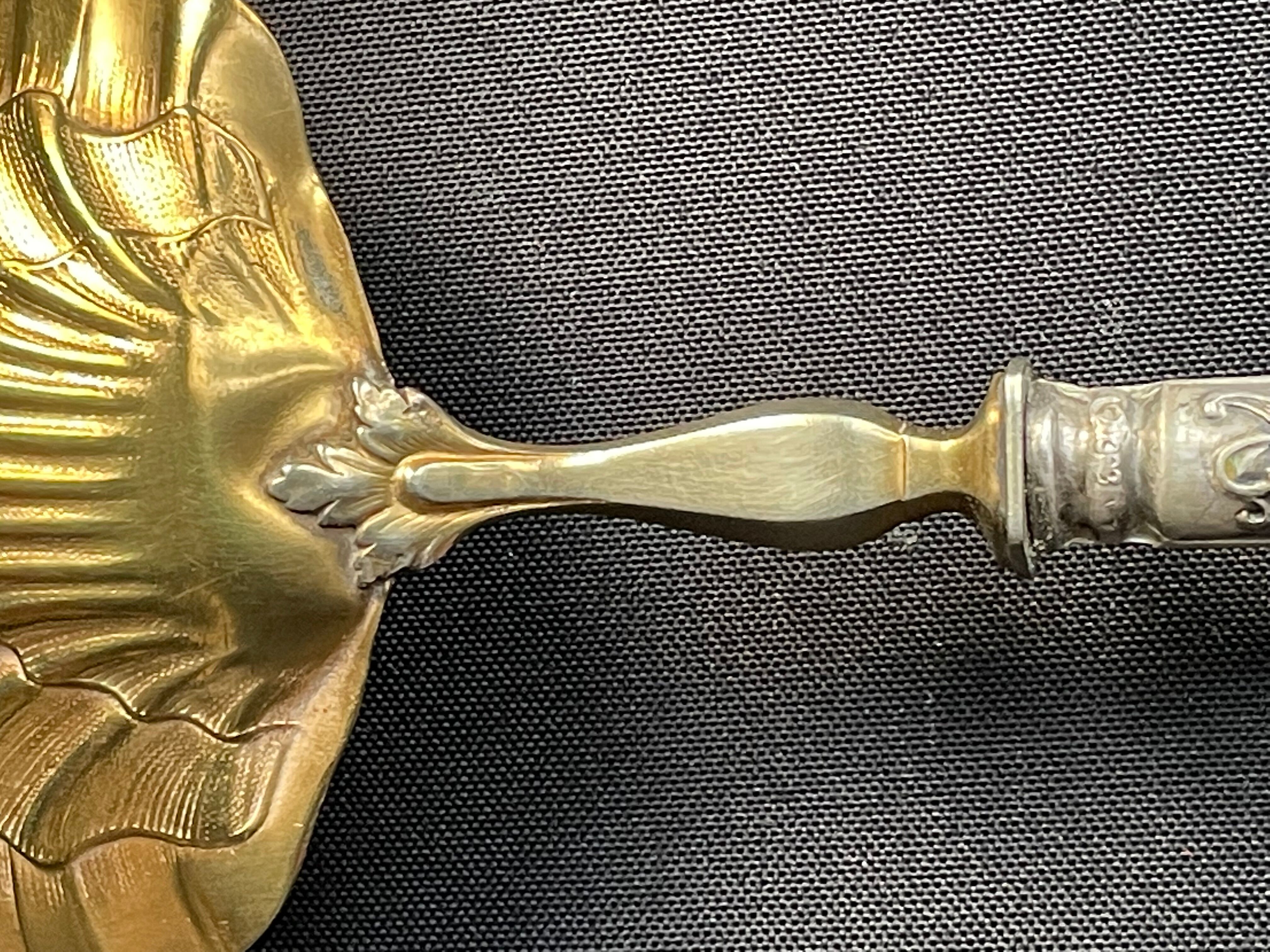 Covered strawberry service box