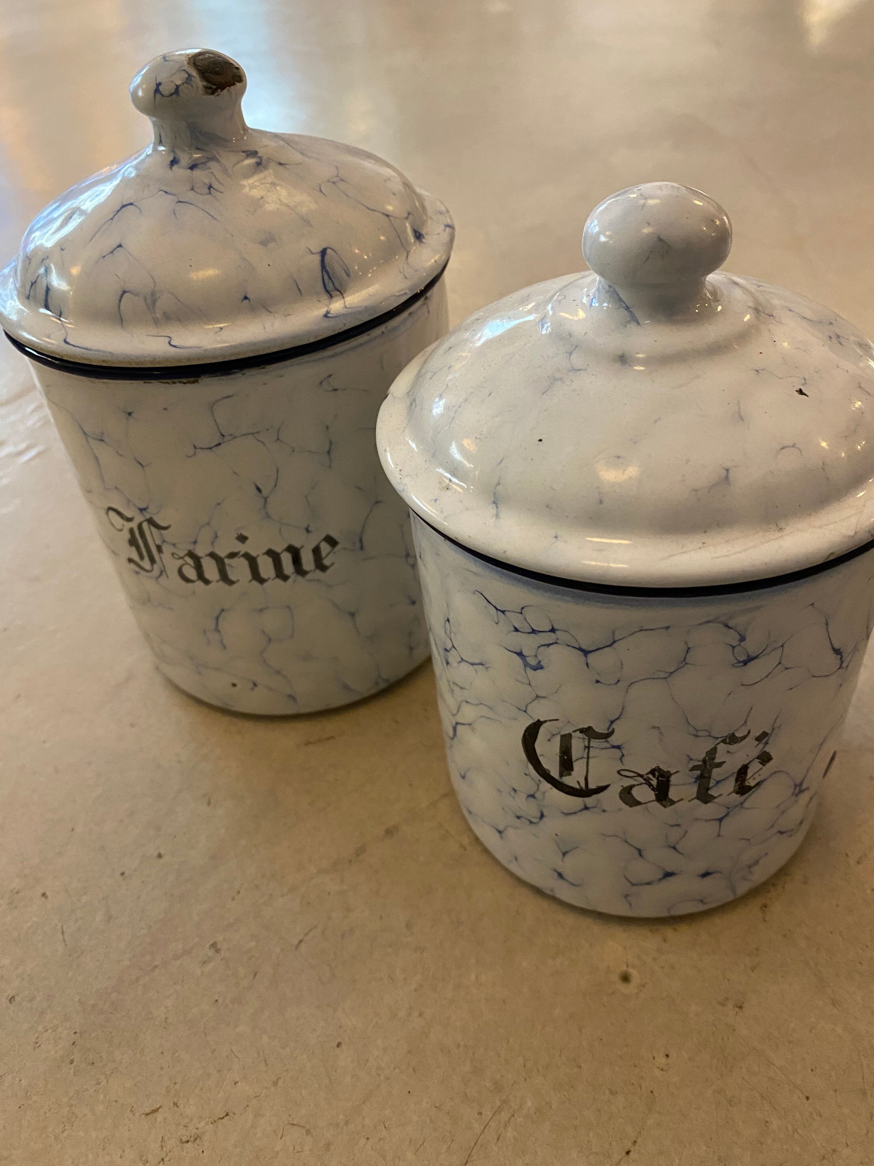 Ensemble de pots de cuisine en tôle