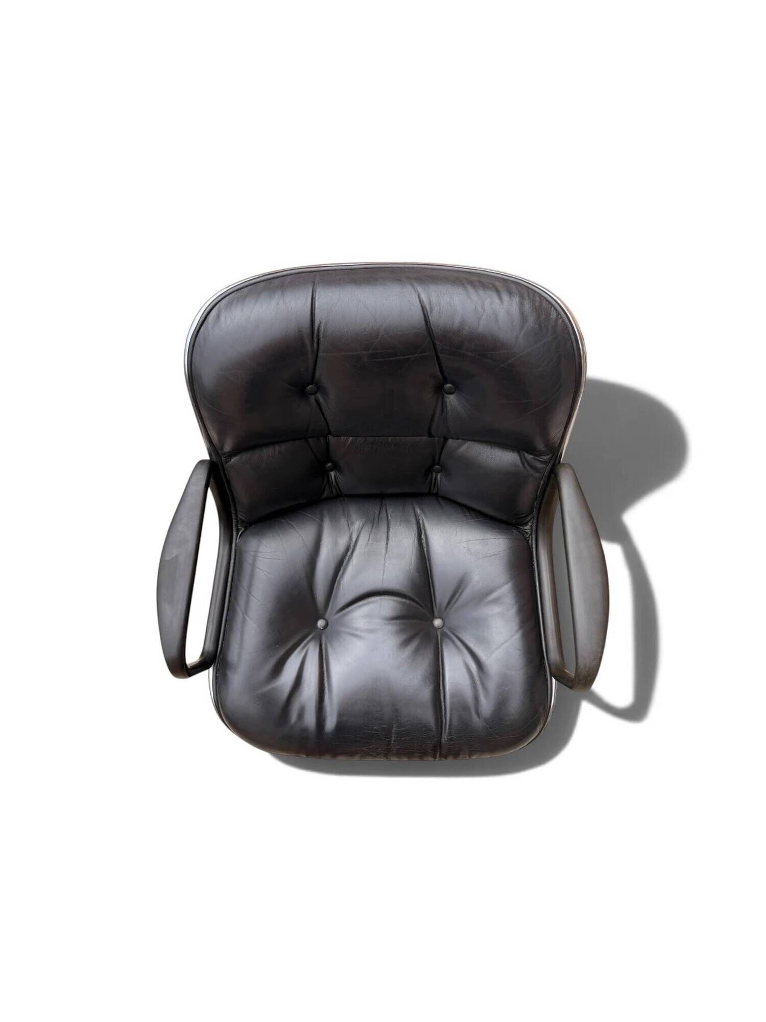 Charles Pollock Executive office chair in black leather, Knoll