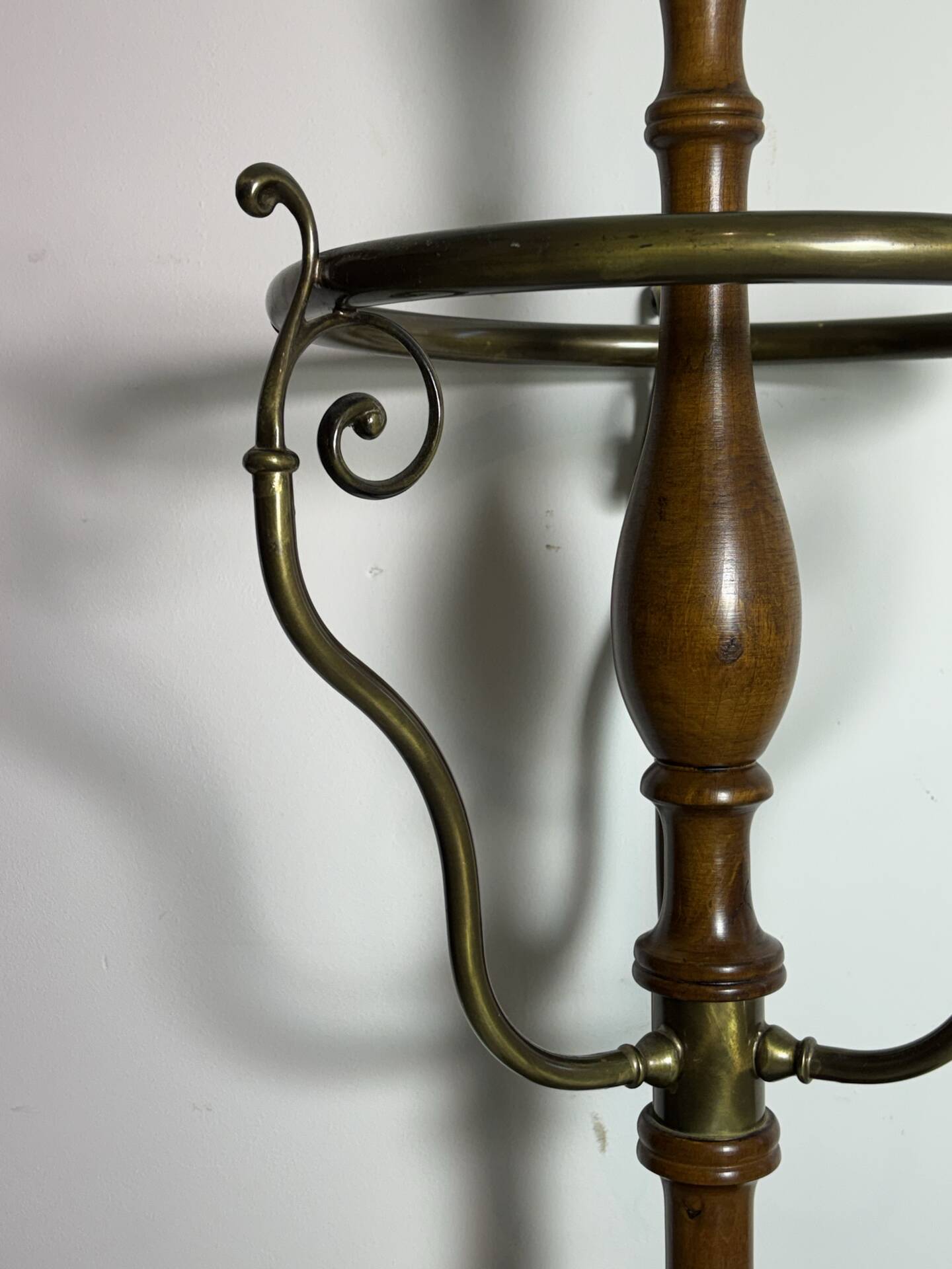 Umbrella stand and English-style wooden and brass canes, 20th century.