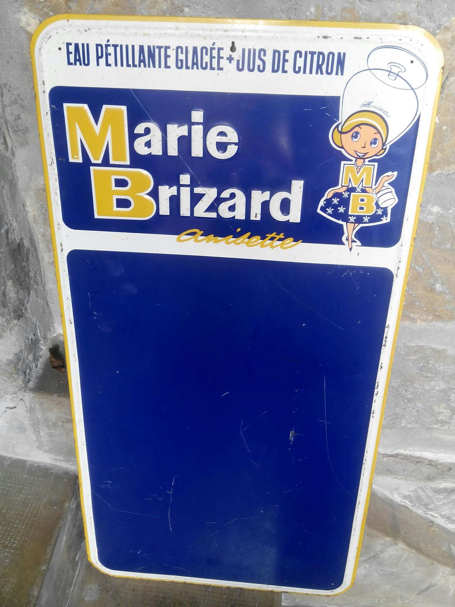 Plaque publicitaire peinte Marie Brizard