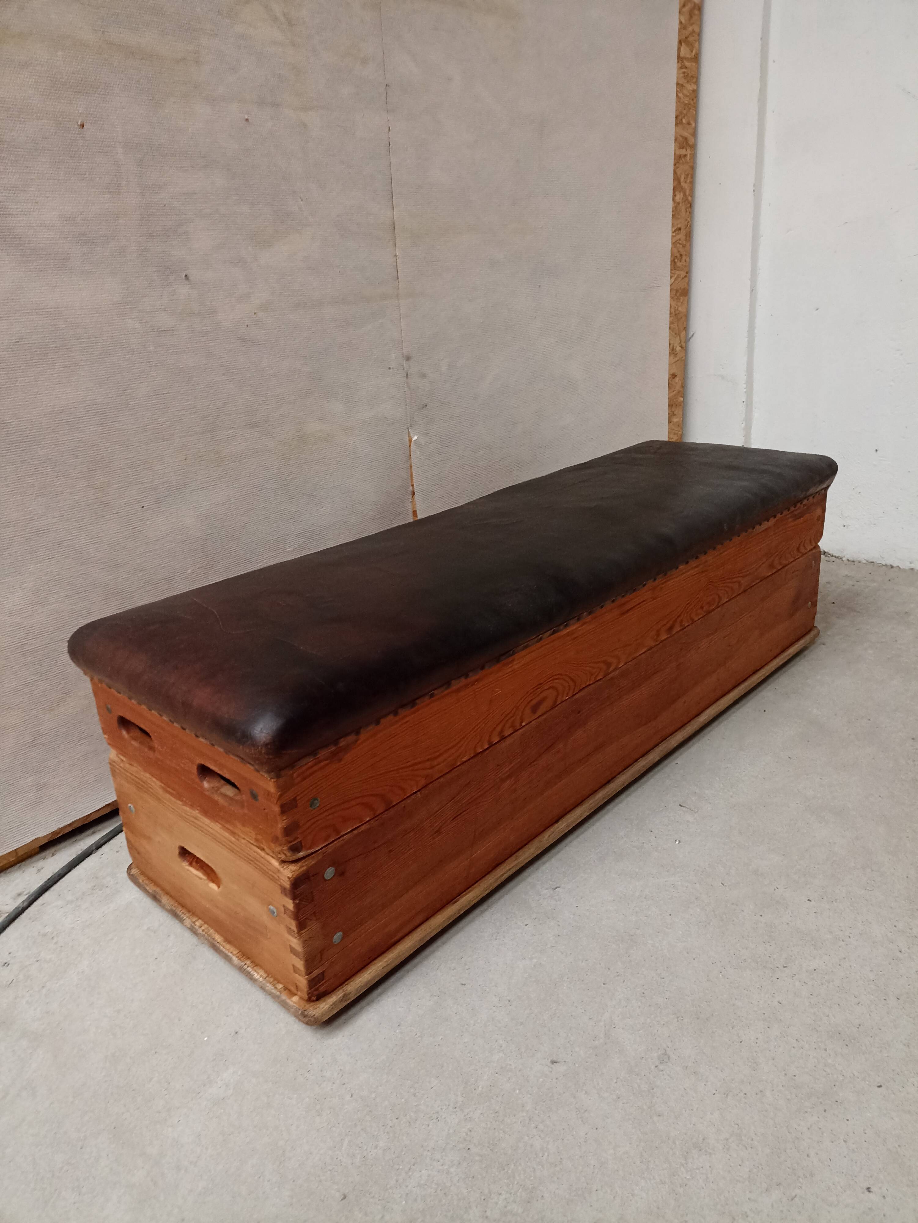 Bench, former gymnastics plinth