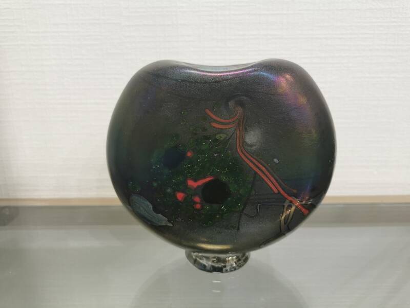 Blown glass vase signed by Robert Pierini