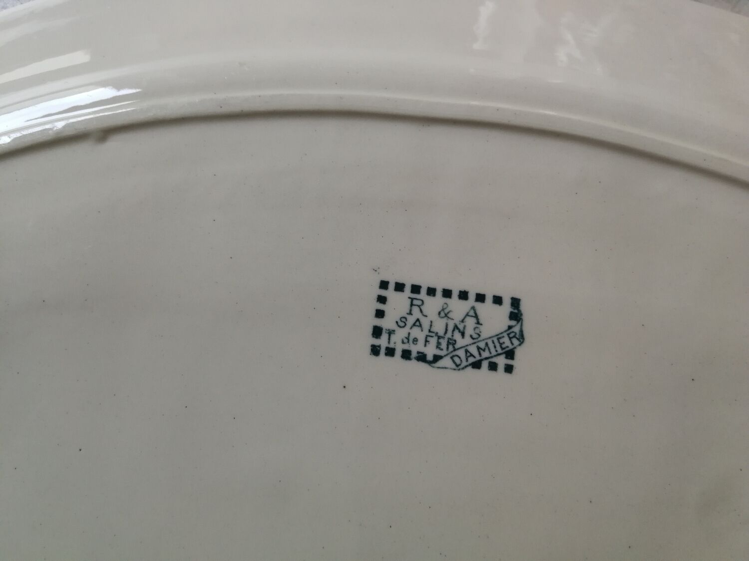 Checkerboard iron earth Salins serving dish