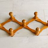 Extendable coat rack