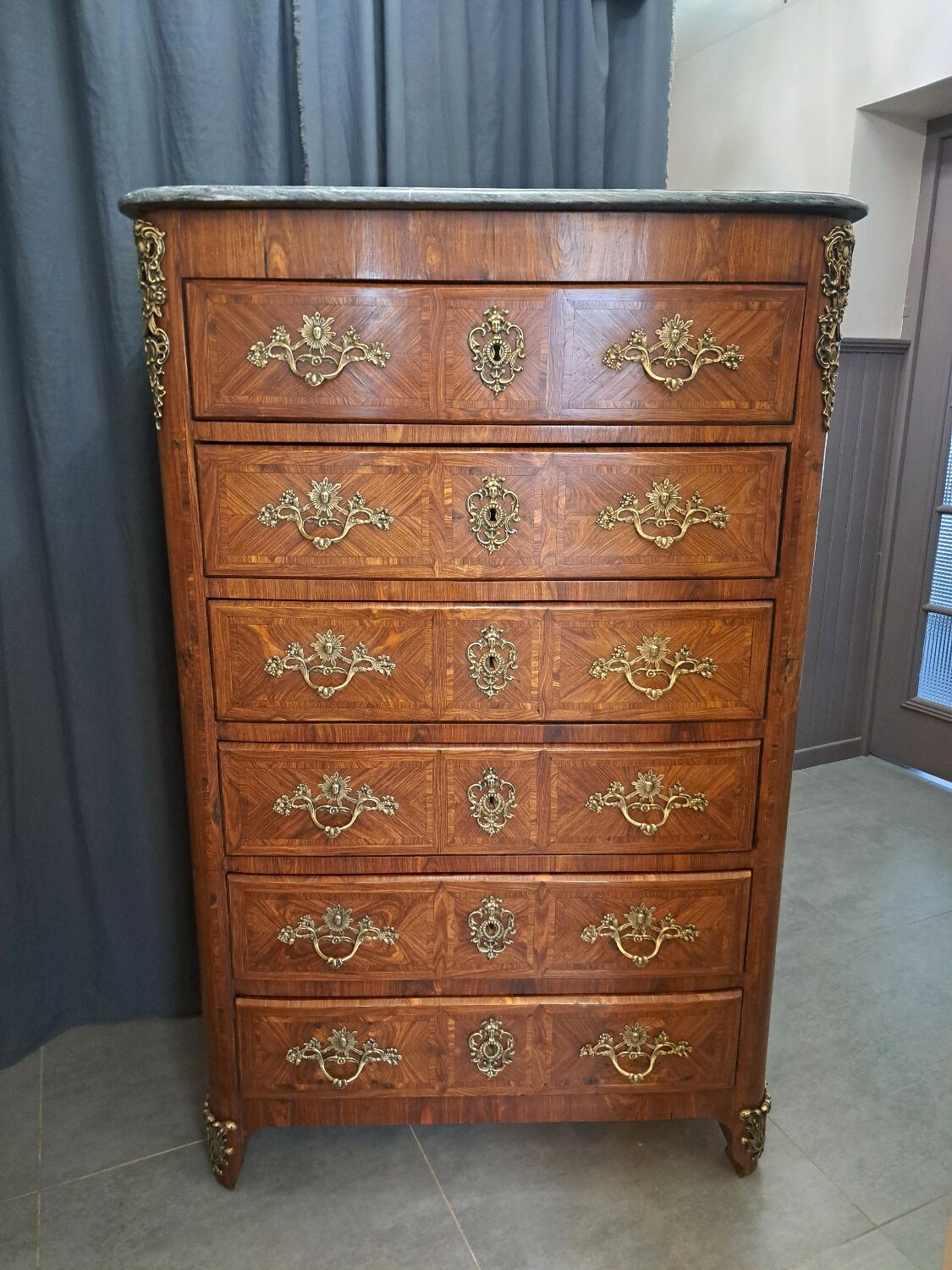Chiffonnier style Regence en palissandre