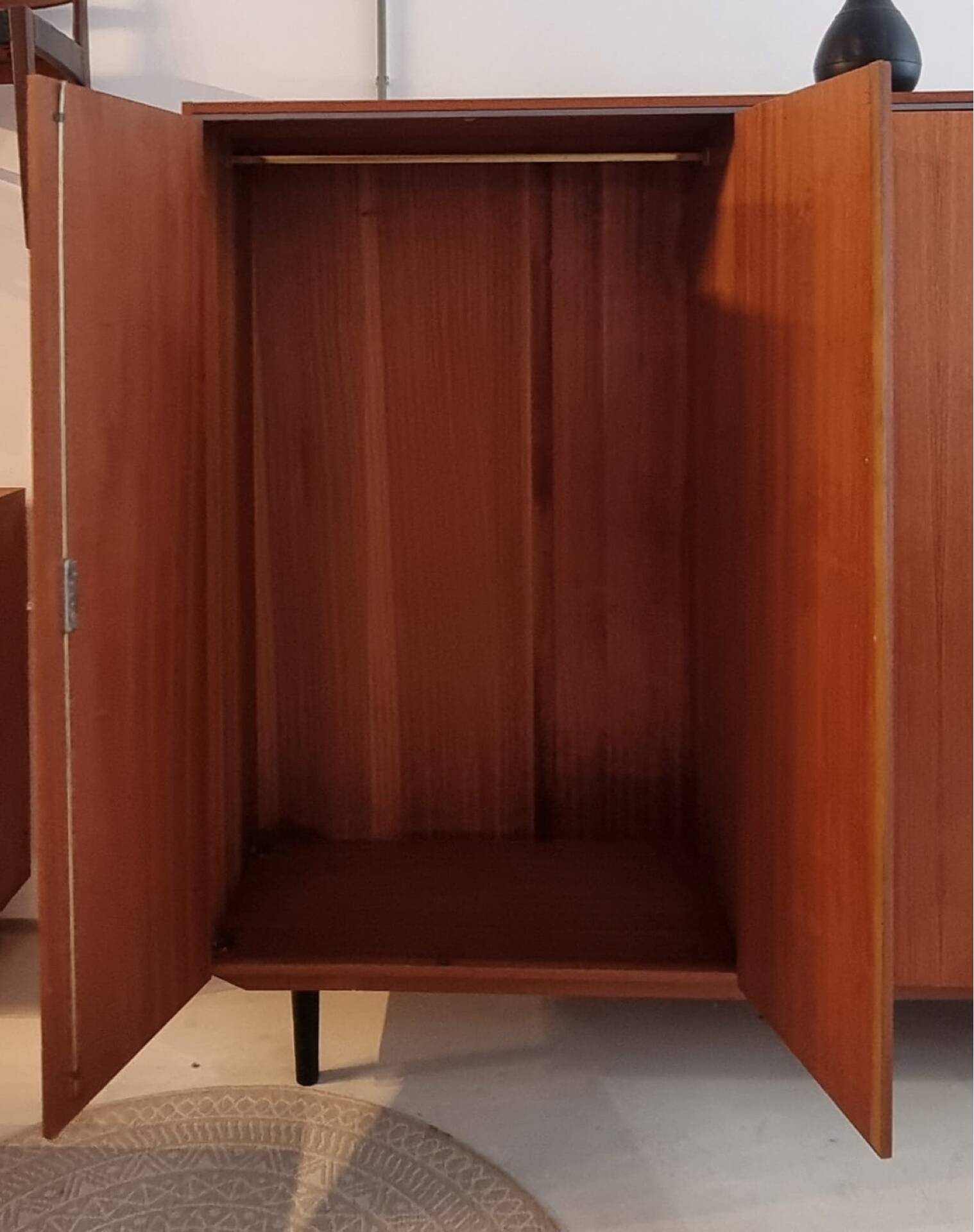 Armoire du milieu du siècle
