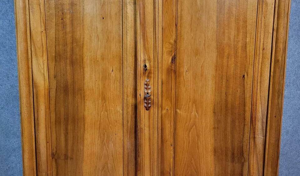 Exceptional Empire period wardrobe in solid walnut, 19th century, circa 1800