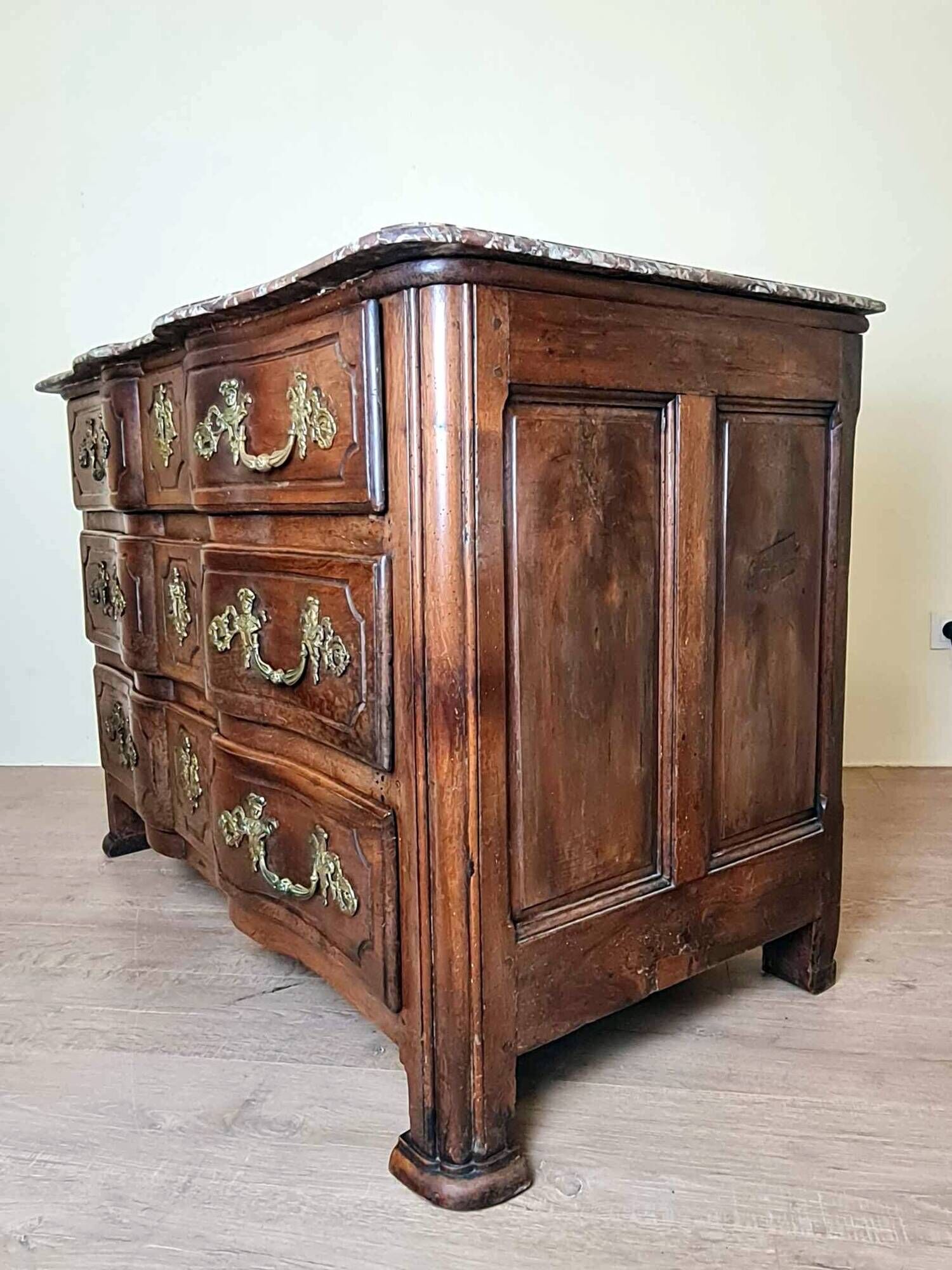 Louis XIV period Arbalette chest of drawers in solid walnut circa 1700