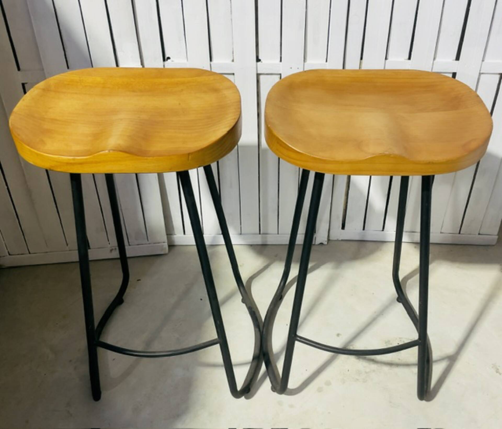 Modern and elegant bar stools
