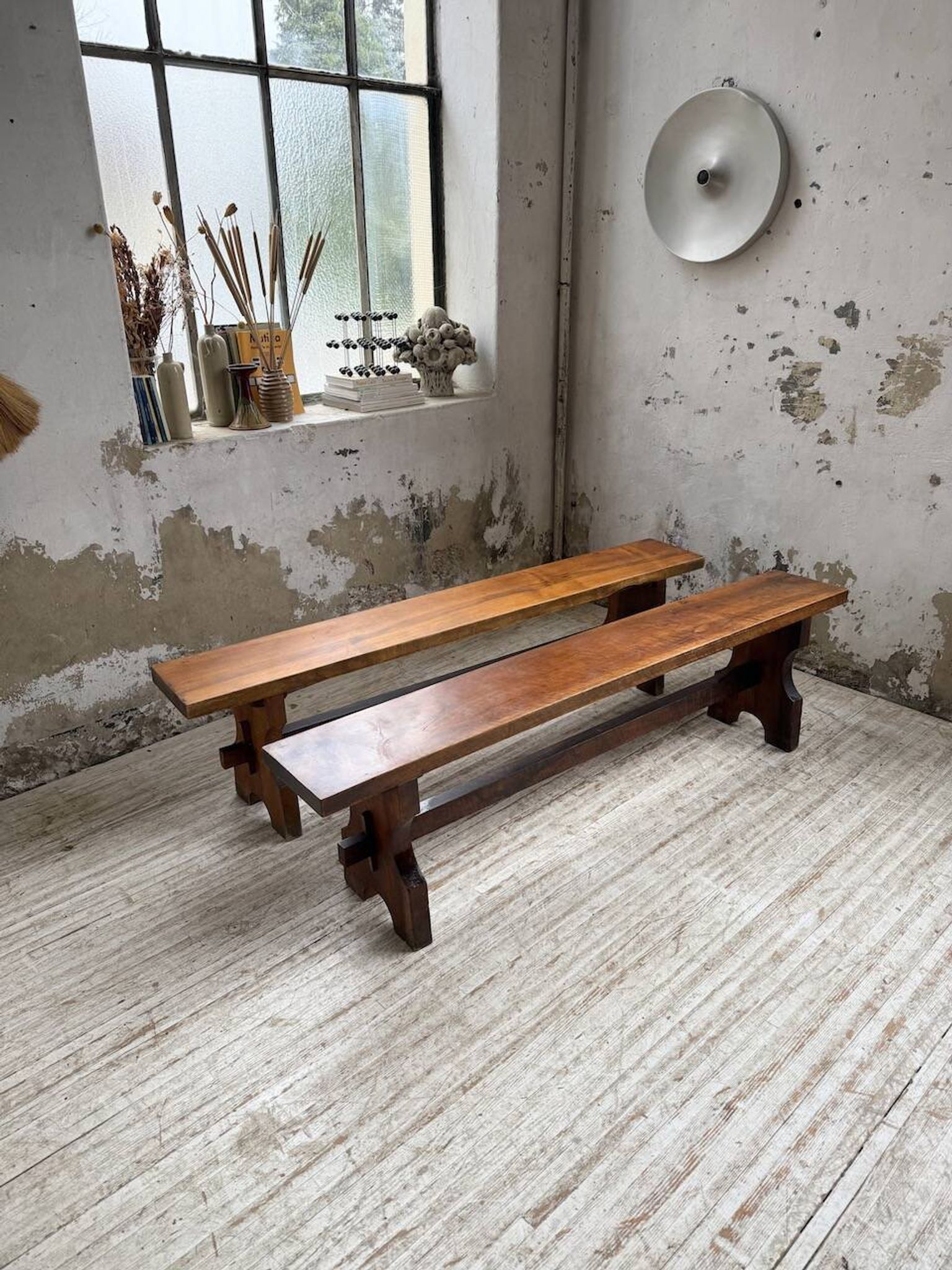 Paire de bancs noyer 1900