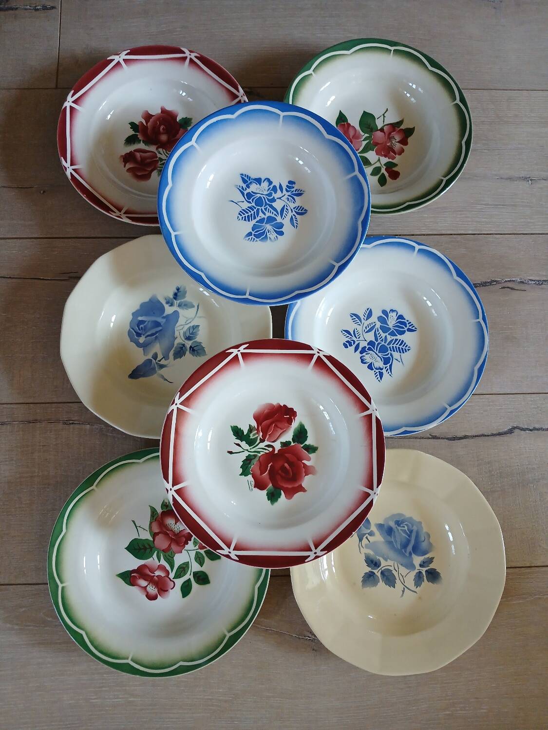 8 assiettes creuses anciennes dépareillées