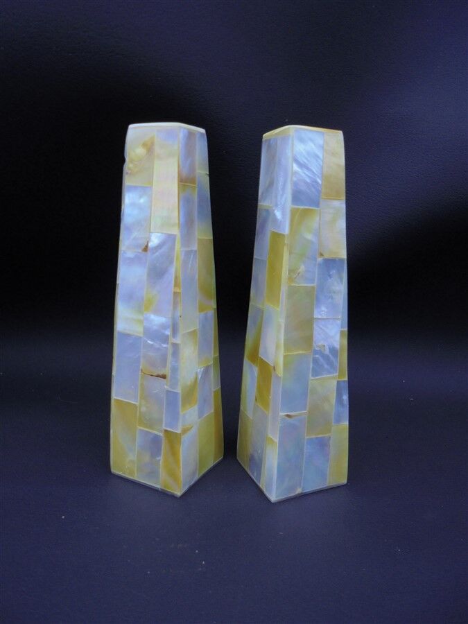 Set of one salt and one pepper shaker