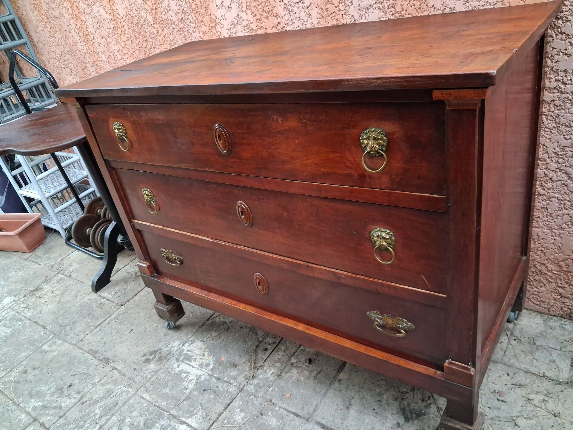 Mahogany chest of drawers