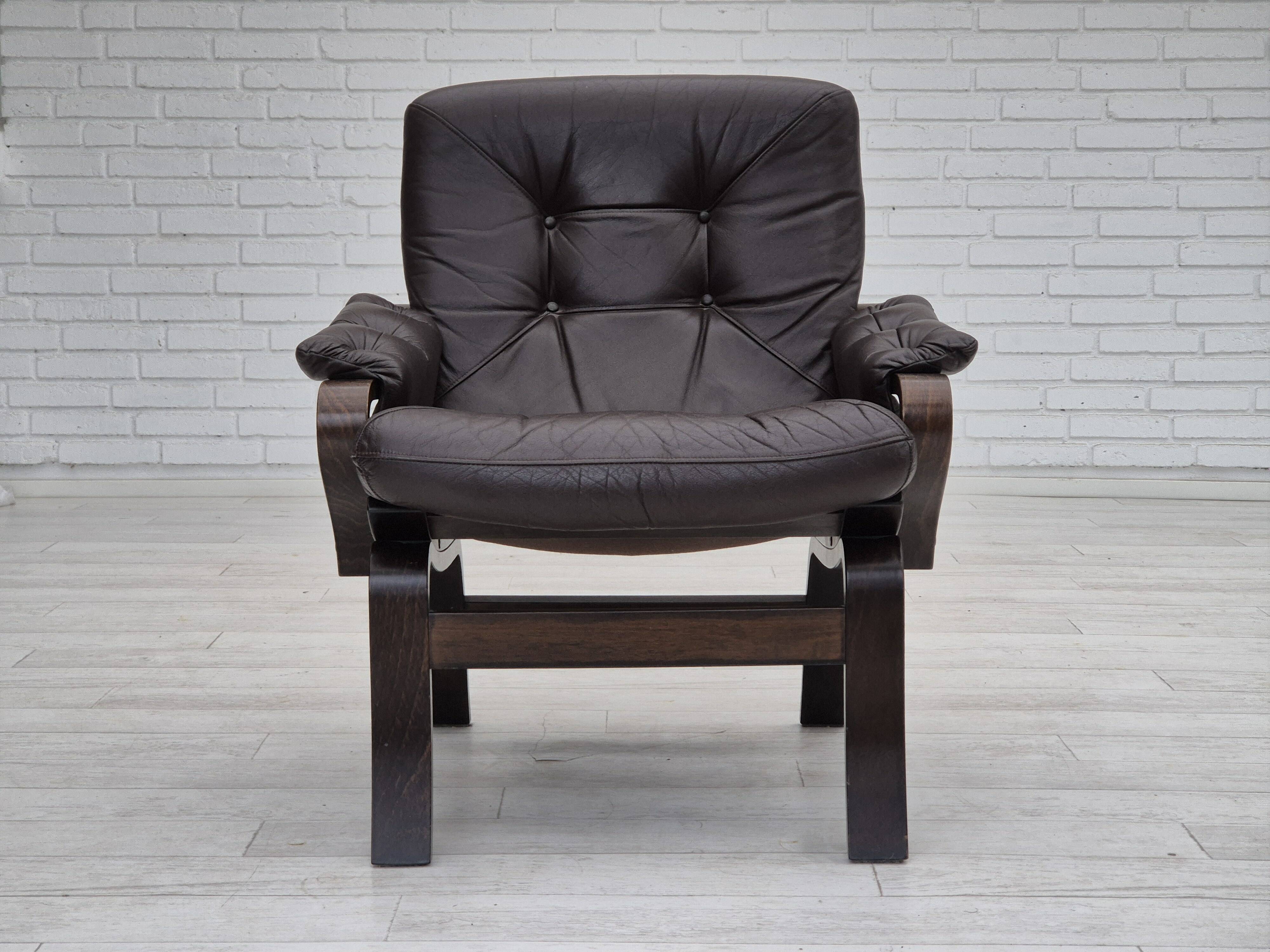 1970s, Scandinavian lounge chair in original condition, brown leather, dark bent wood.