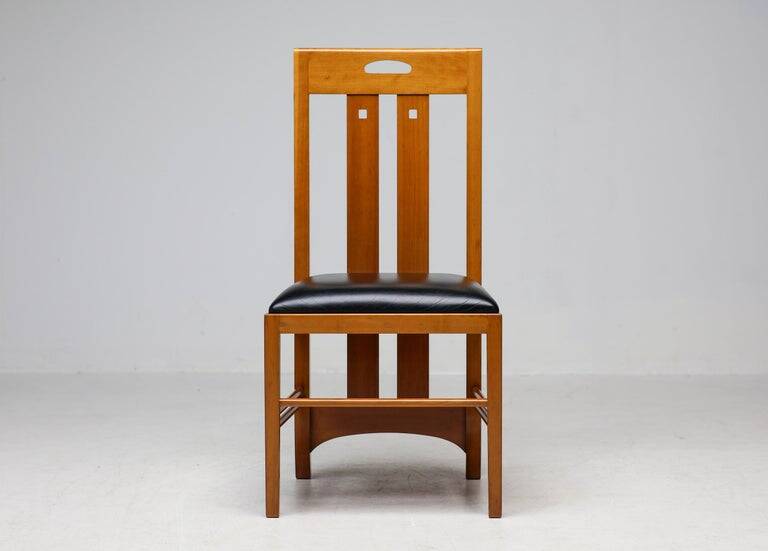 Table Frank Lloyd Wright ‘608 Taliesin’ + four Mackintosh chairs “309 Ingram”