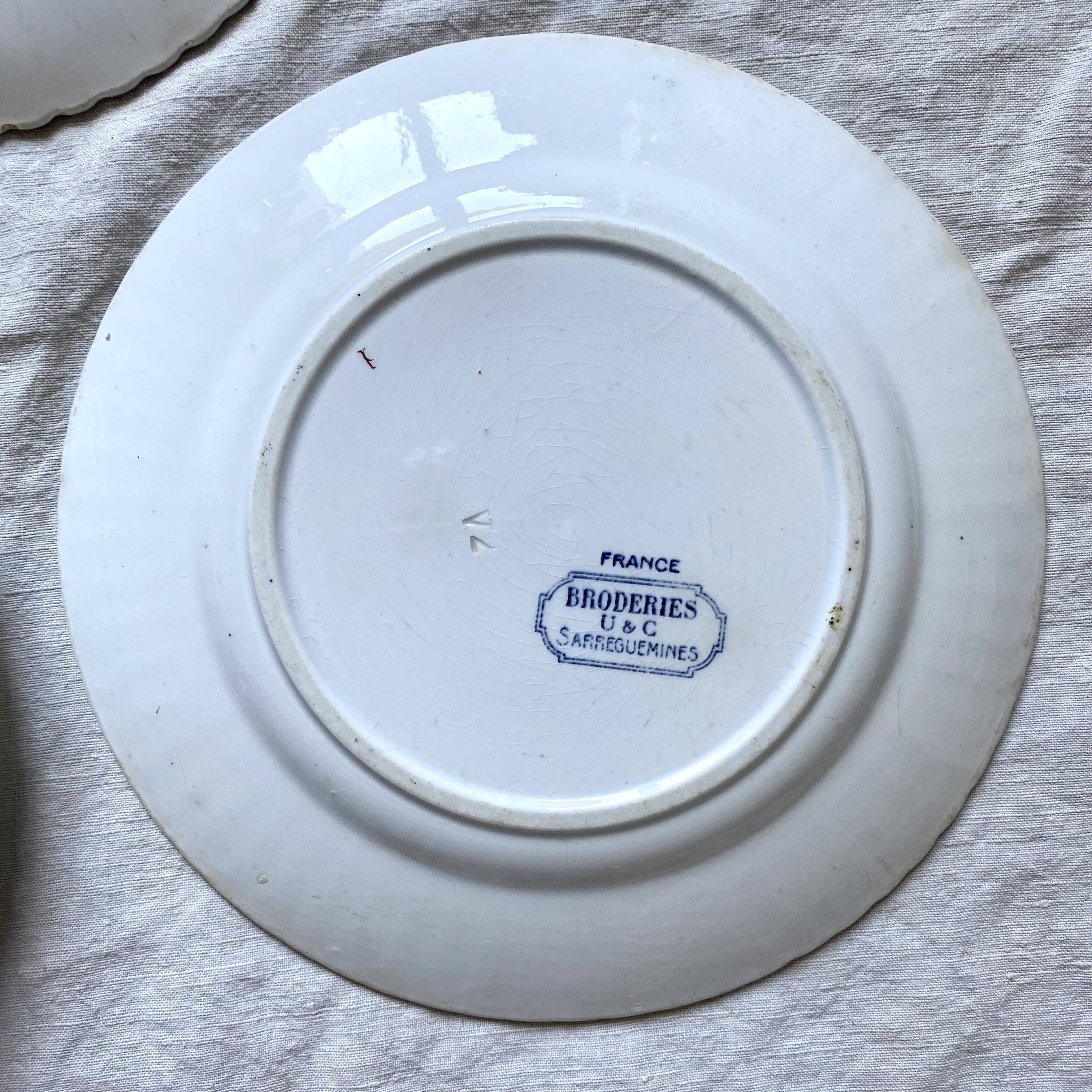 Sarreguemines ironstone dessert plates, "Embroidery" model
