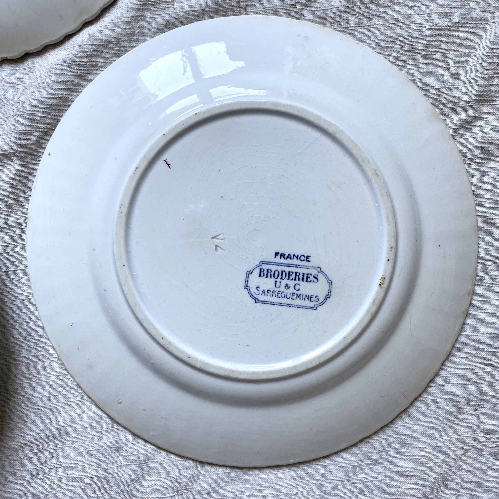 Sarreguemines ironstone dessert plates, "Embroidery" model